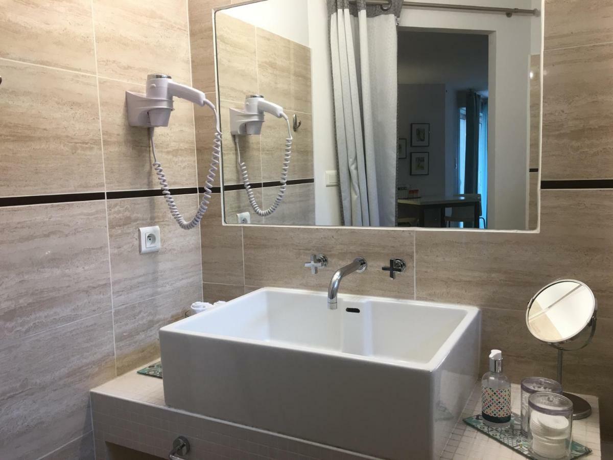 Couette Et Cafe Hotel มงต์เปอลิเยร์ ภายนอก รูปภาพ